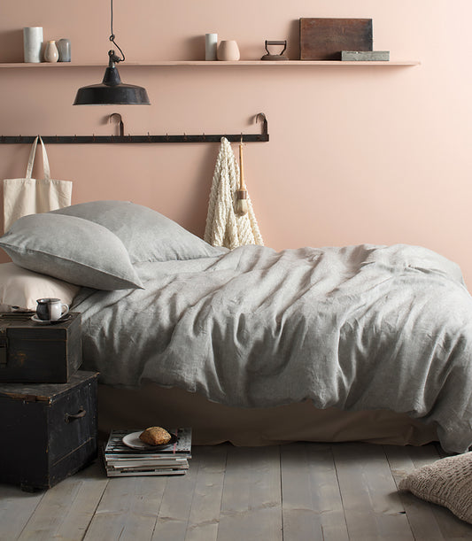 Kleine slaapkamer groter laten lijken? Zo doe je dat