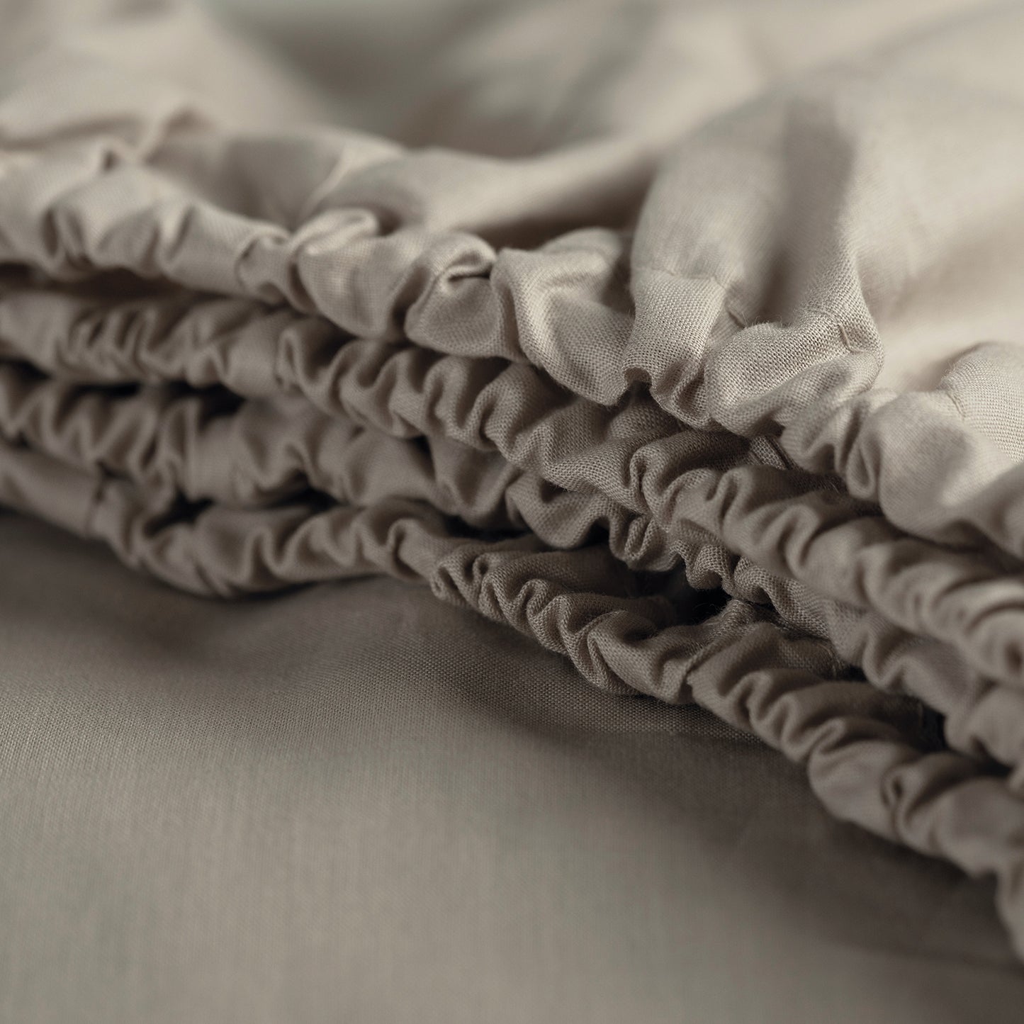 Weekend fitted sheet cotton taupe