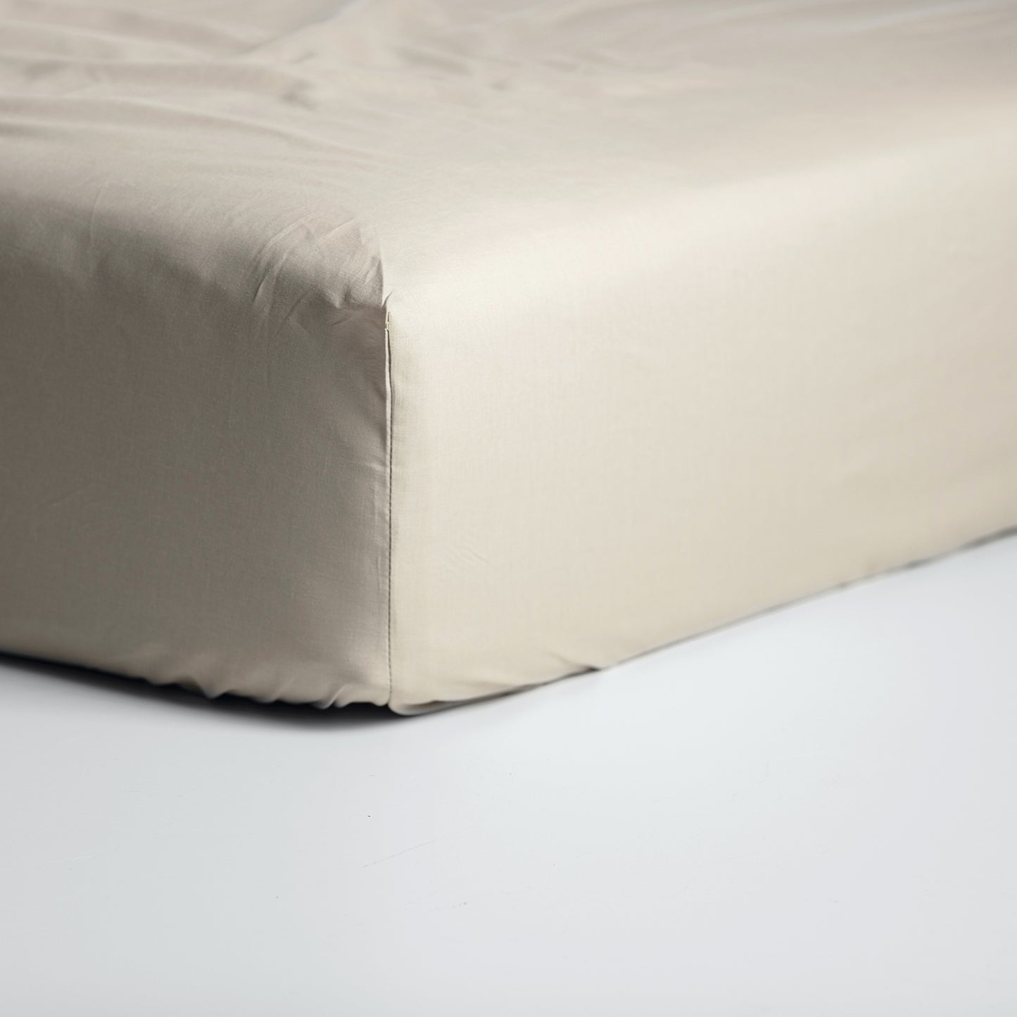 Weekend fitted sheet cotton taupe